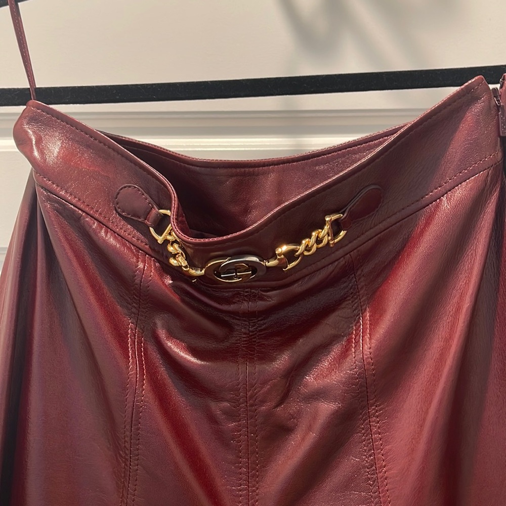 BN Gucci Leather Cullots in Burgundy Color